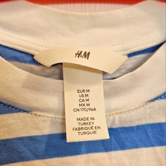 ✨️3/$20 Tees✨️ H&M Blue and White Striped Cropped Tee Women's Medium - Picture 9 of 12